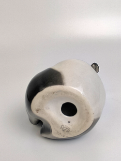 Фарфоровая статуэтка "Панда сидит" ЛФЗ