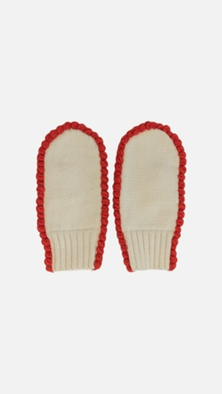 Молочные варежки с красной обвязкой