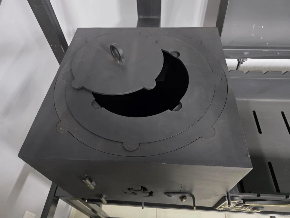 Мангальная зона 5 мм с крышей: мангал + печь под казан с трубой, столик и табуретка Если вам нужна мангальная зона купить в Казани и вы ищете мангальную зону с крышей, обратите внимание на этот вариант: мангал 5 мм, мангал с крышкой гриль, мангал гриль с термометром, мангал с термодатчиком, мангал с шибером, регулировка тяги, мангал для шашлыка, мангал для дачи, мангал для дома, мангал для беседки, мангал под решетку, жаровня 89x40, глубина 15 см, печь под казан 5 мм, печь под казан с трубой, печь под казан с заслонкой, казан 3 литра, казан 4 литра, казан 6 литров, казан 8 литров, казан 10 литров, казан 12 литров, кольца под казан, колосник, зольник, пламегаситель, столик для мангальной зоны, мангальная зона со столом, мангальная зона с табуреткой, уличная кухня, барбекю зона, мангальный комплекс, зона барбекю, мангальная зона в наличии Казань, доставка мангальной зоны Казань, установка мангальной зоны