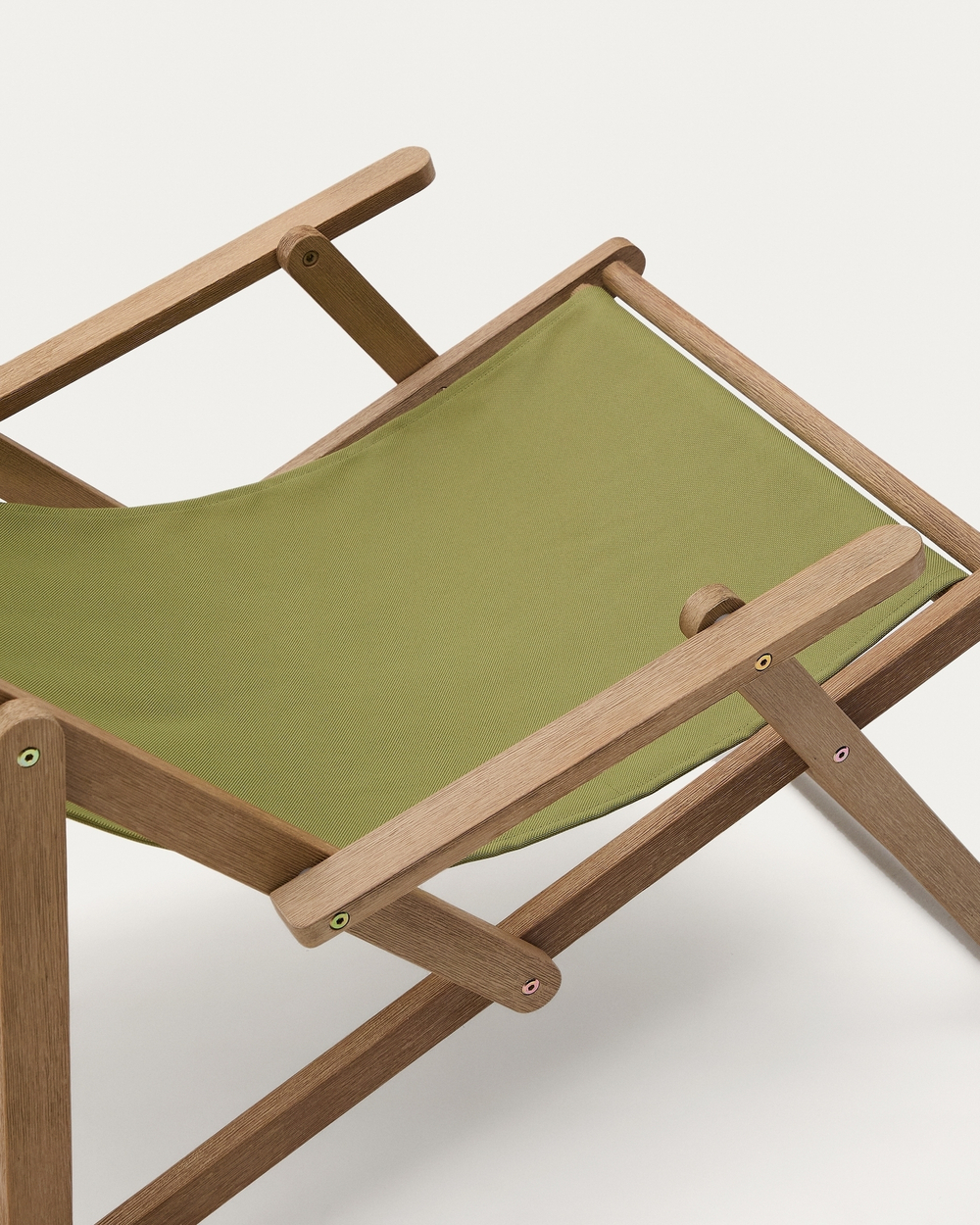 Складное кресло Vilara из акации для улицы салатового цвета