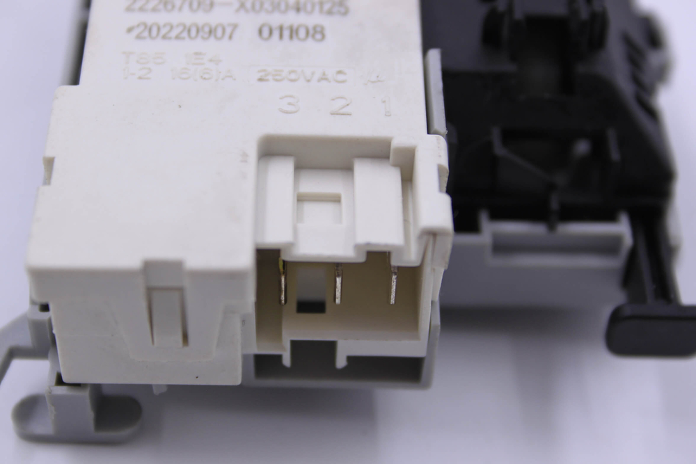 Устройство блокировки люка стиральной машины 2226709-X03040125