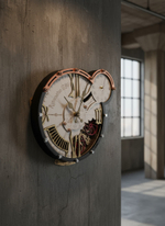 Настенные часы WOODandROOT Automaton 1789 Hermitage в интерьере лофт с бетонной стеной и мягким дневным светом