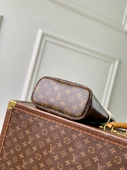 Louis Vuitton Neverfull Bandouliere Inside Out BB