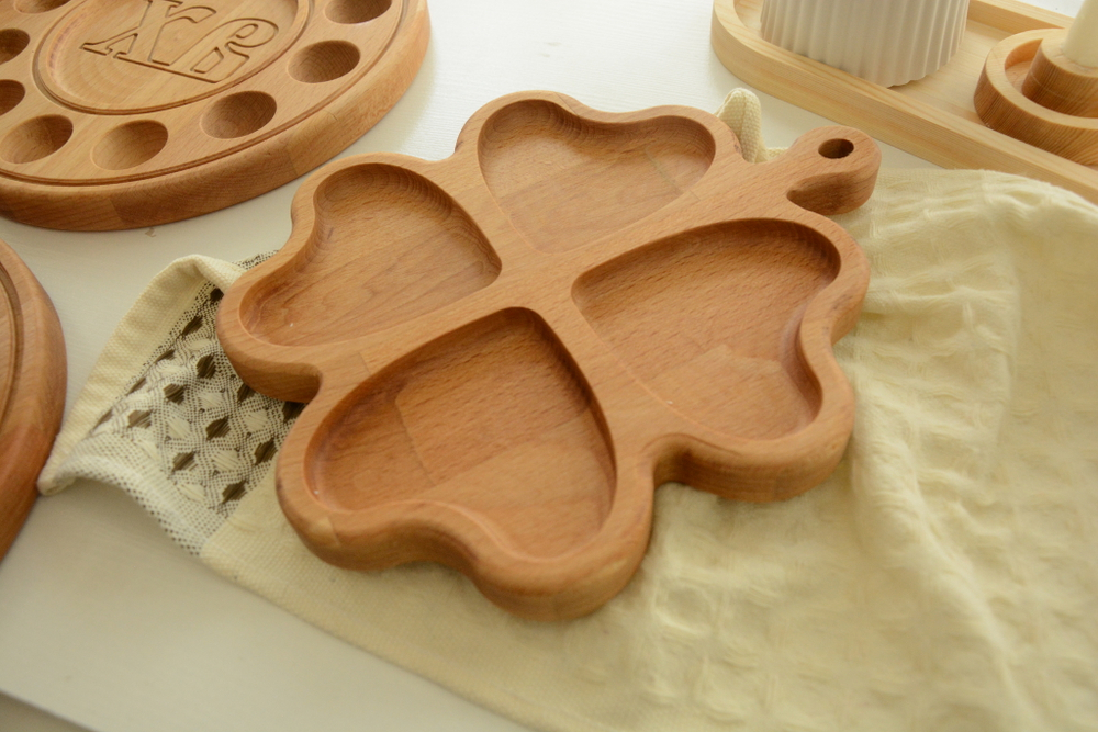 Тарелка, менажница из бука, Клевер, 4 отдела