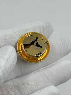 Накладка на пуговицу с синей вставкой