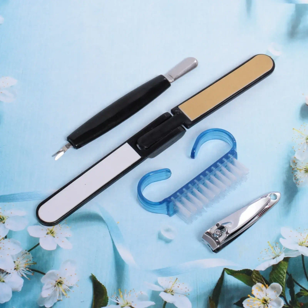 Маникюрный набор на блистере, 4 предмета «Ultramarine» (кусачки, щетка, триммер и полировка)