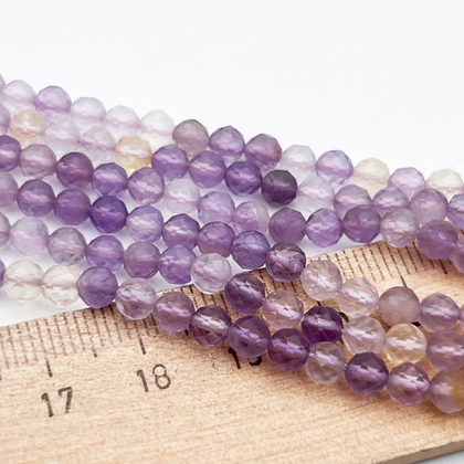 Аметист лавандовый+кварц граненый бусины, диаметр около 4,3-4,5 мм, цена за отрезок 19 см (1/2 нити)