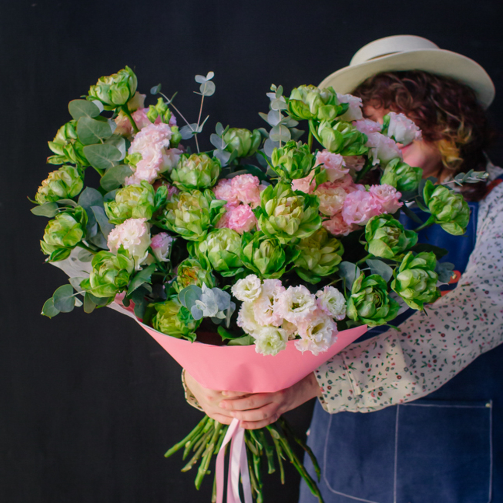 25. Эффектный тропический букет в современном стиле