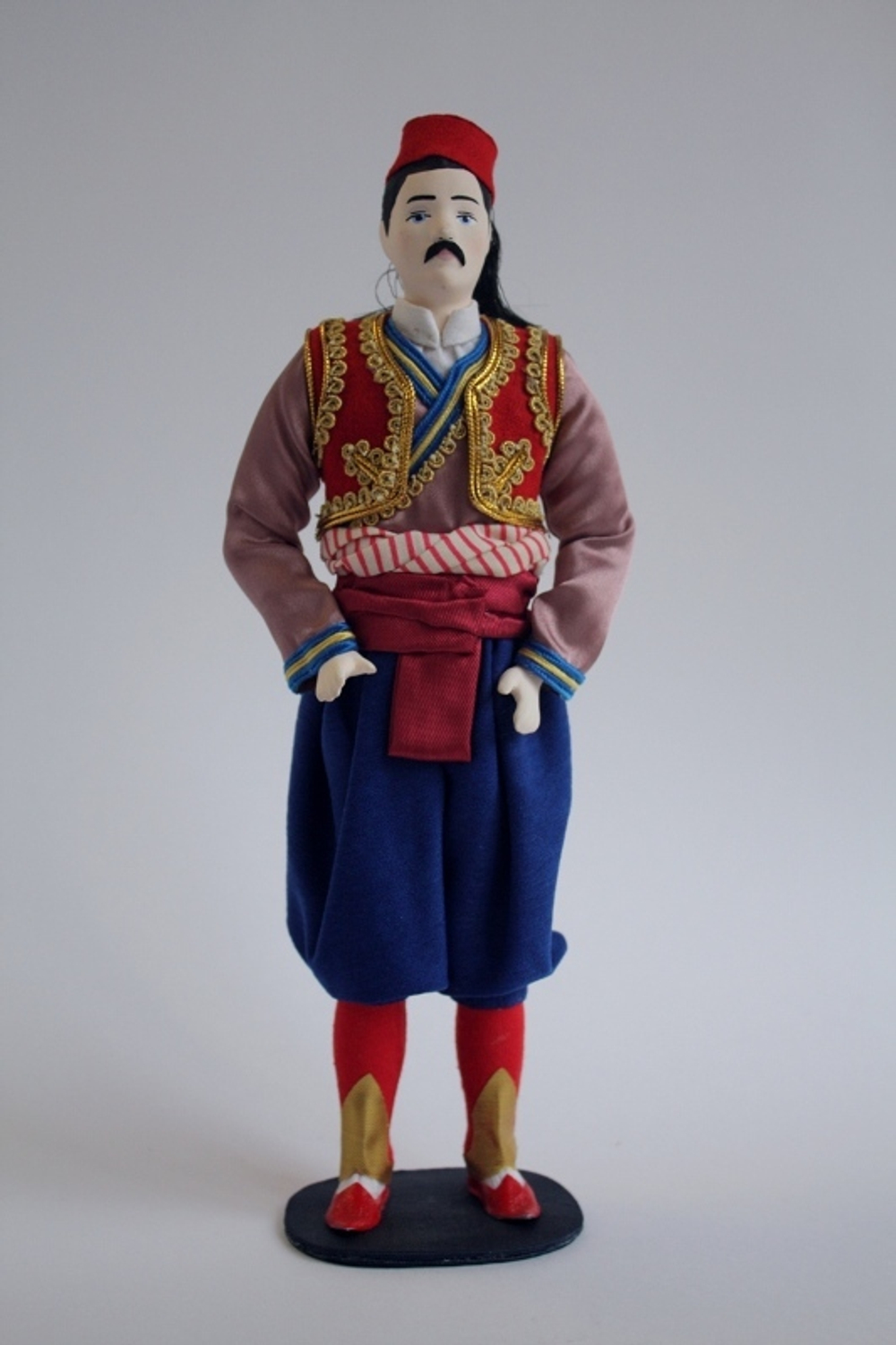 Кукла коллекционная Потешного промысла в мужском костюме. Хорватия. Южные славяне