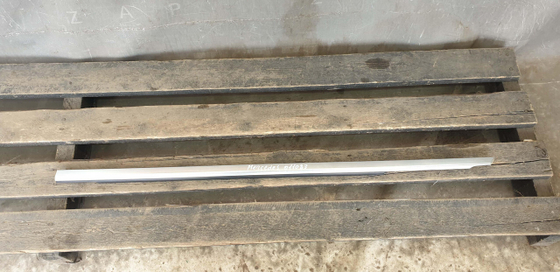 Молдинг двери передней левой Mercedes E (W213) 16-нв Б/У Оригинал A2137200124