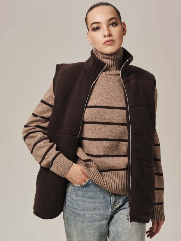 V0442-03 Жилет темно-коричневый dbr