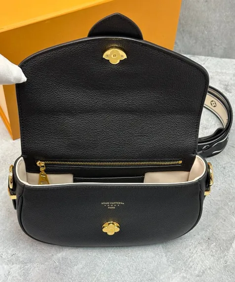 Сумка Louis Vuitton Pont 9 Soft PM черный