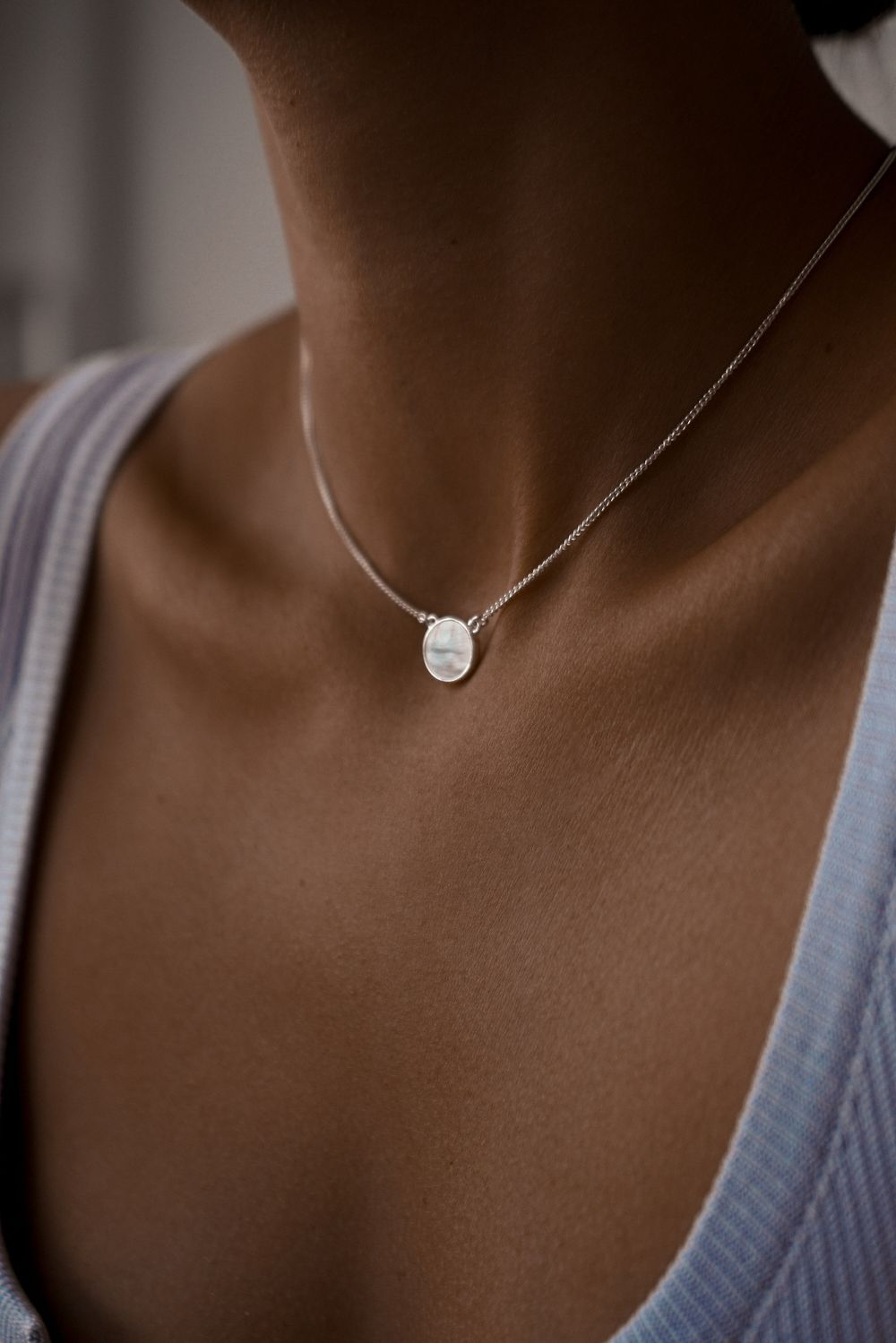 Колье-чокер с перламутром