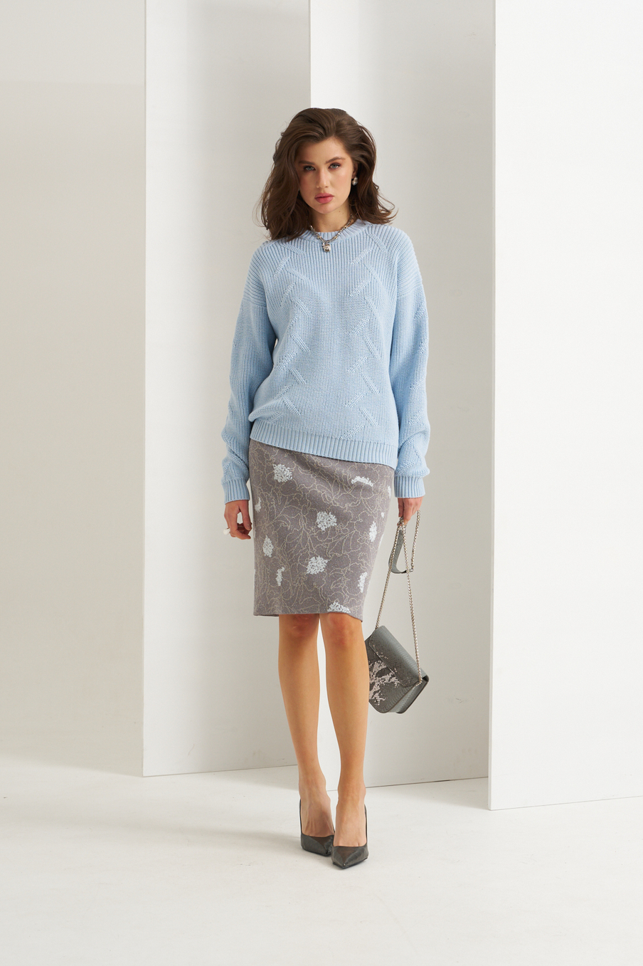 Свитер с крупной вязкой голубой