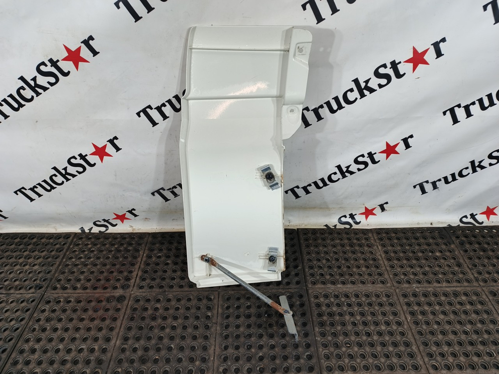 Спойлер кабины боковой левый 2018г.