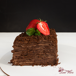 Идеально ко Дню влюбленных: рецепт шоколадного торта Наполеон с заварным кремом