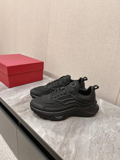 Кроссовки Valentino