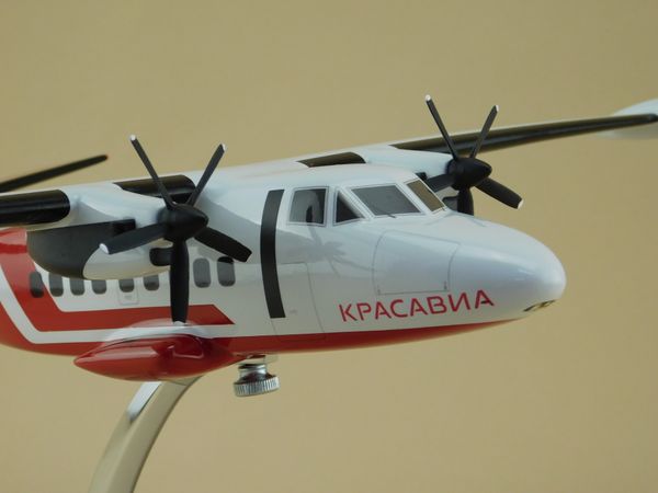 Модель самолёта Л-410 «КрасАвиа» в масштабе 1:48