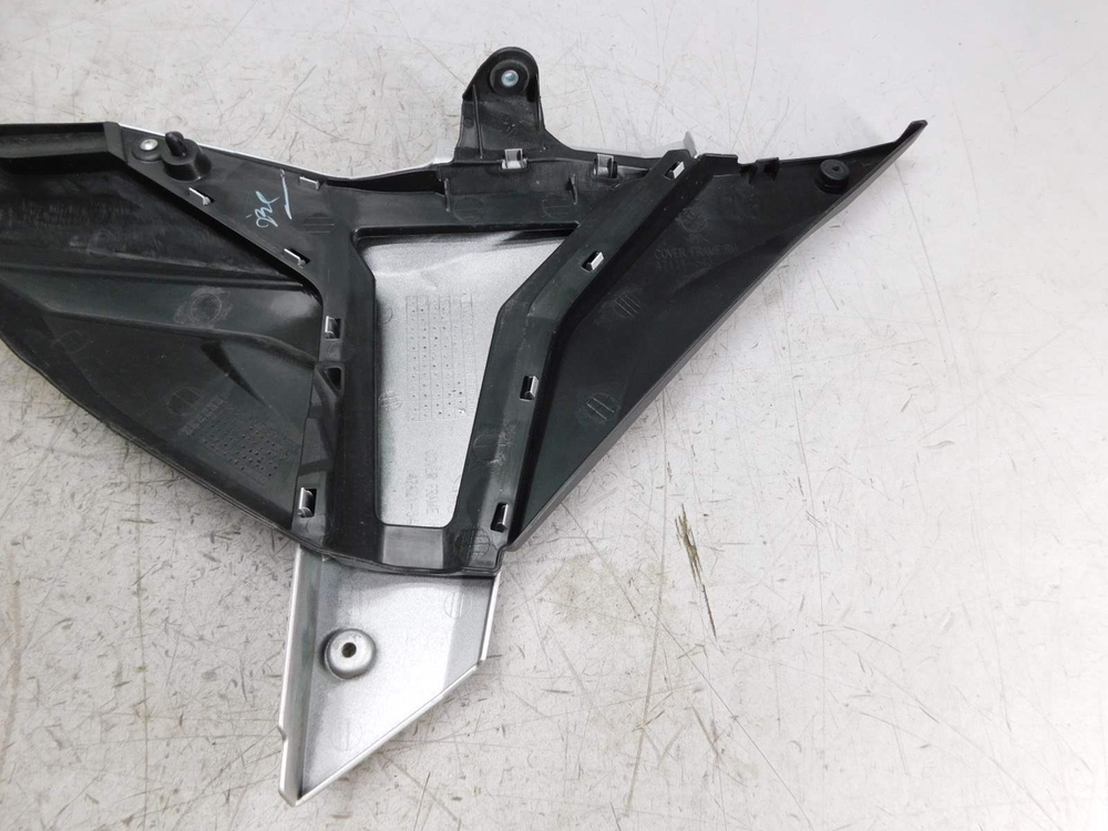 пластик боковой правый Suzuki Gixxer 150 47111-34J