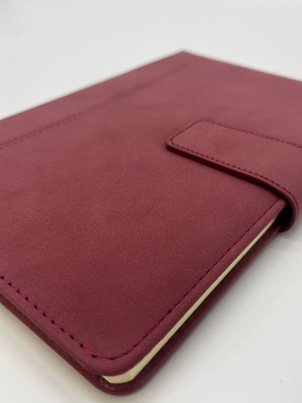 Блокнот с магнитной застежкой A5 96 листов бордовый (462-4-xD07)