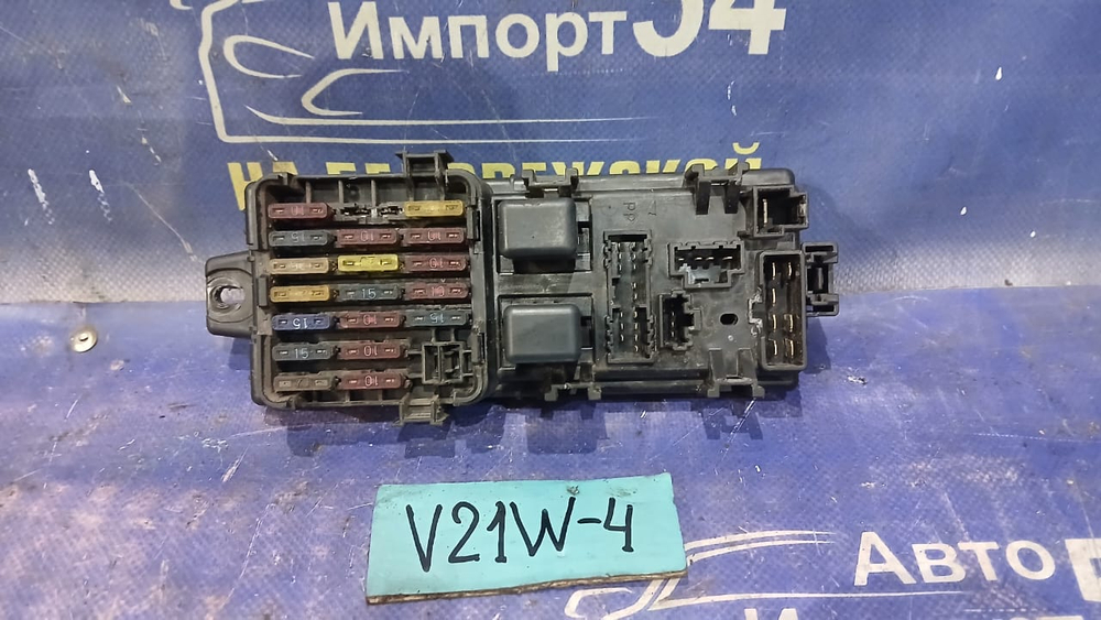 Блок предохранителей салонный MITSUBISHI PAJERO 1998