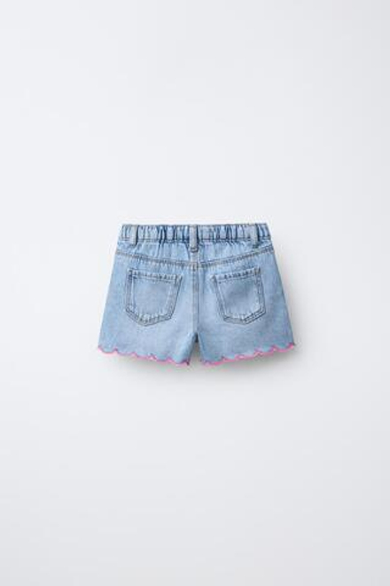 ZARA ДЖИНСОВЫЕ ШОРТЫ С ВОЛНИСТЫМ КРАЕМ, ВЫЦВЕТШИЙ СИНИЙ