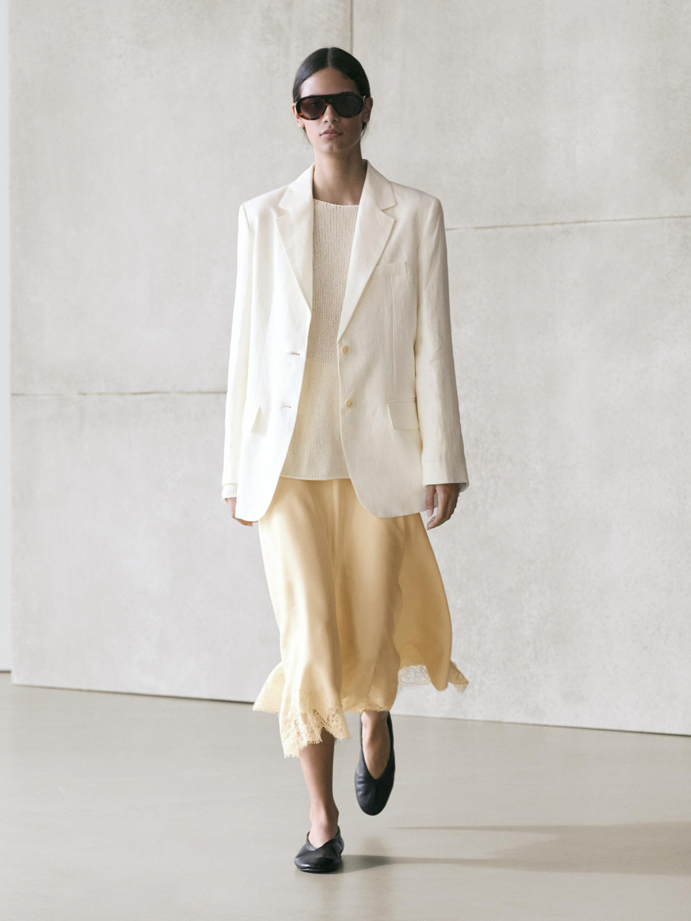 Massimo Dutti Юбка асимметричного кроя с кружевом, ванильный