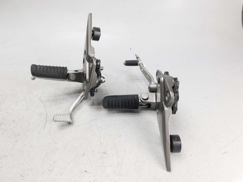 Подножки водительские Kawasaki Ninja 1000