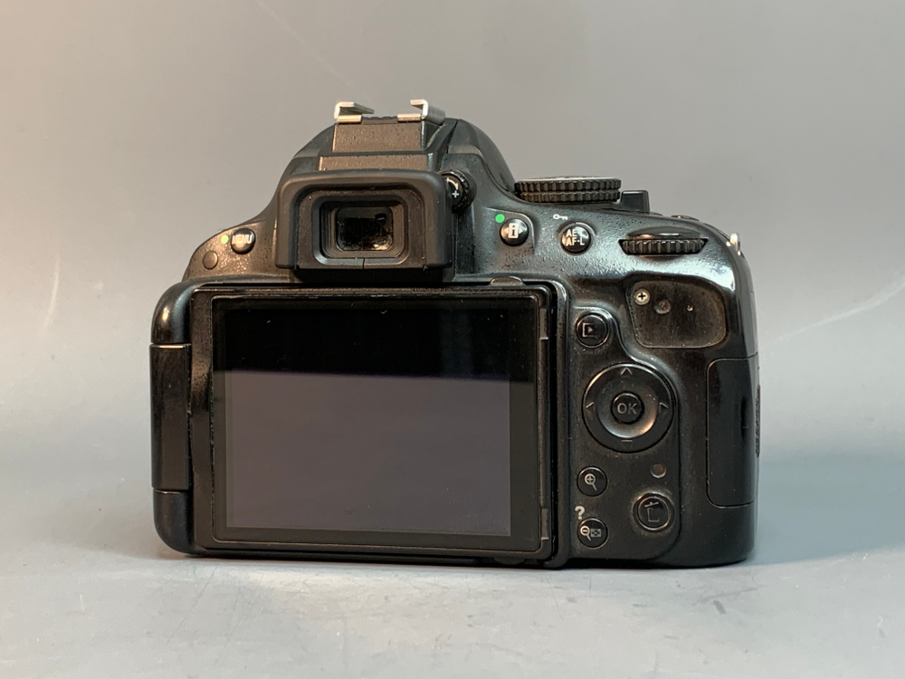 Nikon D5100 Kit 18-55mm 3.5-5.6G VR 149.000 кадров