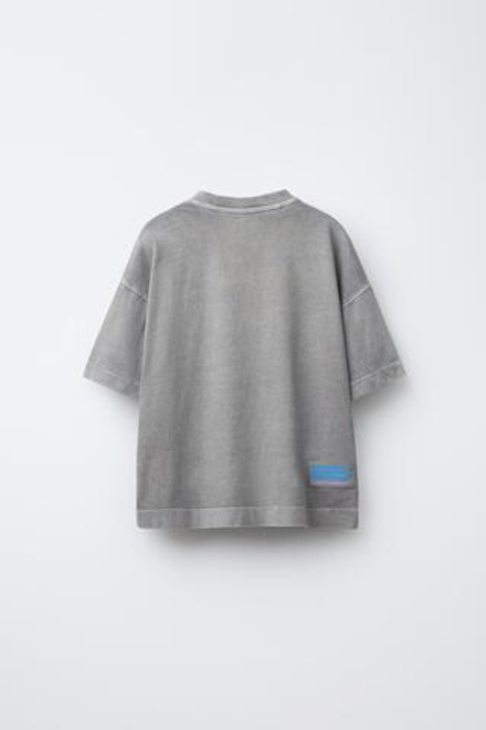 ZARA КОМПЛЕКТ ИЗ ФУТБОЛКИ И ШОРТОВ-БЕРМУДОВ GARMENT DYE, АНТРАЦИТОВО-СЕРЫЙ