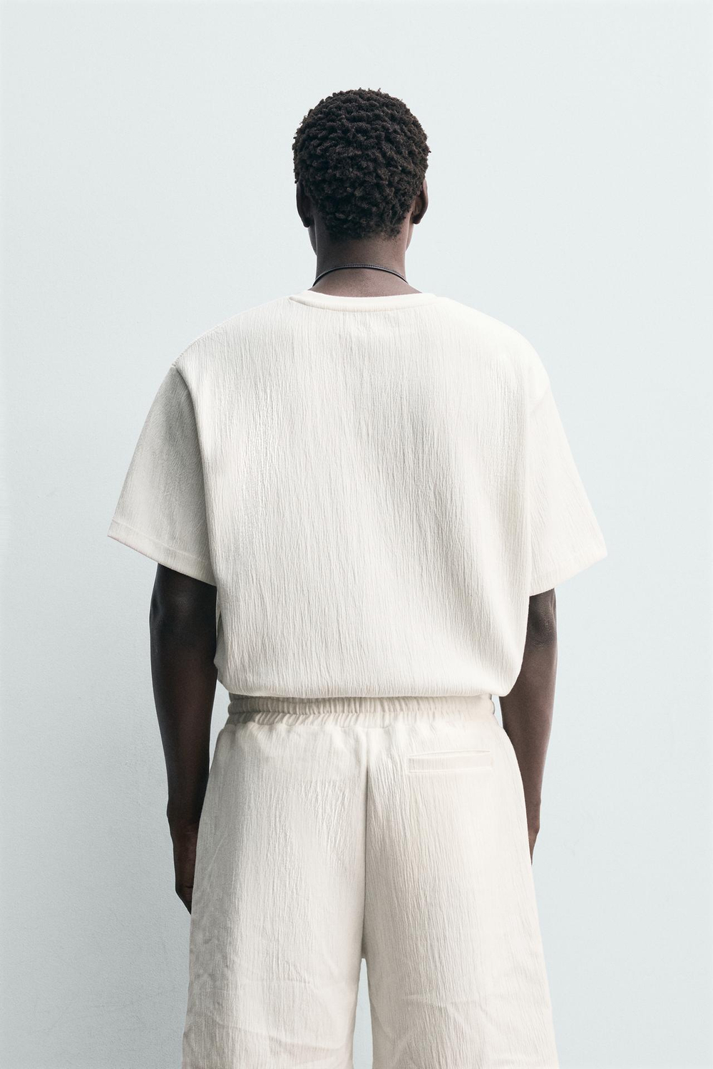 ZARA ФУТБОЛКА RELAXED FIT ИЗ РЕЛЬЕФНОЙ ТКАНИ, ЖЕЛТОВАТО-БЕЛЫЙ