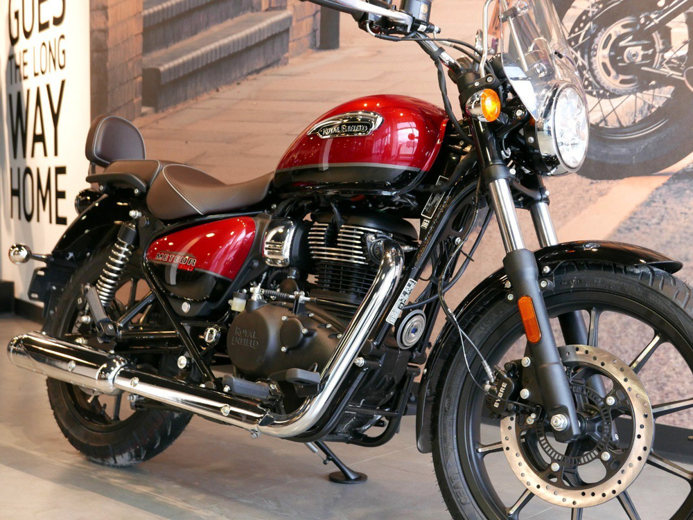 Royal Enfield Meteor 350 Supernova Red