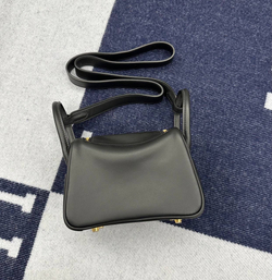 Сумка Hermes Lindy Noir Gold Hardware