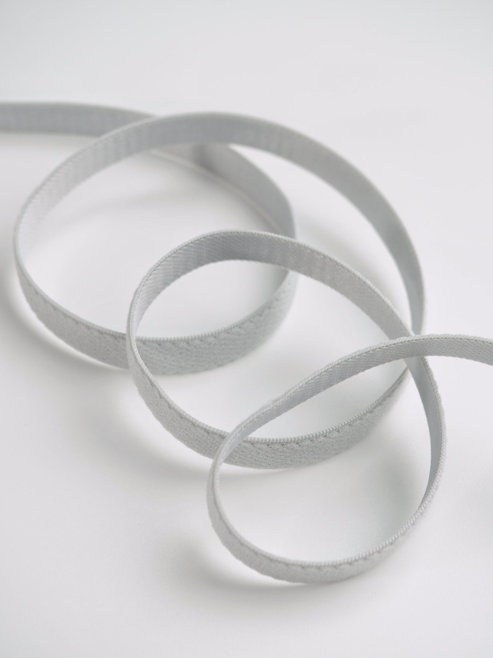 Резинка бретелечная 10 мм матовая светло-серая