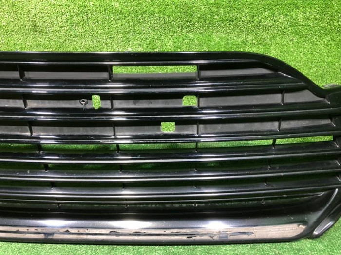 Решетка переднего бампера Toyota Camry xv70 (2020-н.в.)