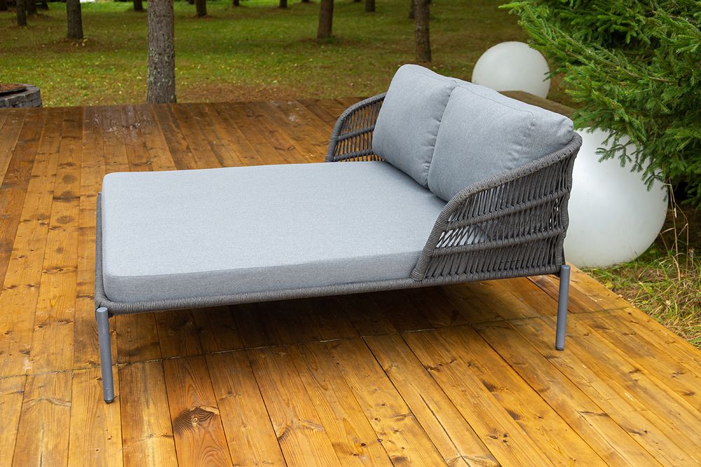 "Позитано" лежак плетеный из роупа, каркас алюминий темно-серый (RAL7024) муар, роуп темно-серый круглый, ткань темно-серая 027