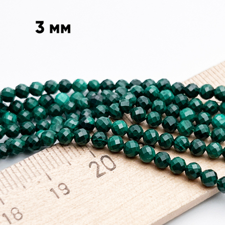 Малахит граненый бусины, диаметр около 2,7-2,9 мм, цена за отрезок 19 см (1/2 нити)