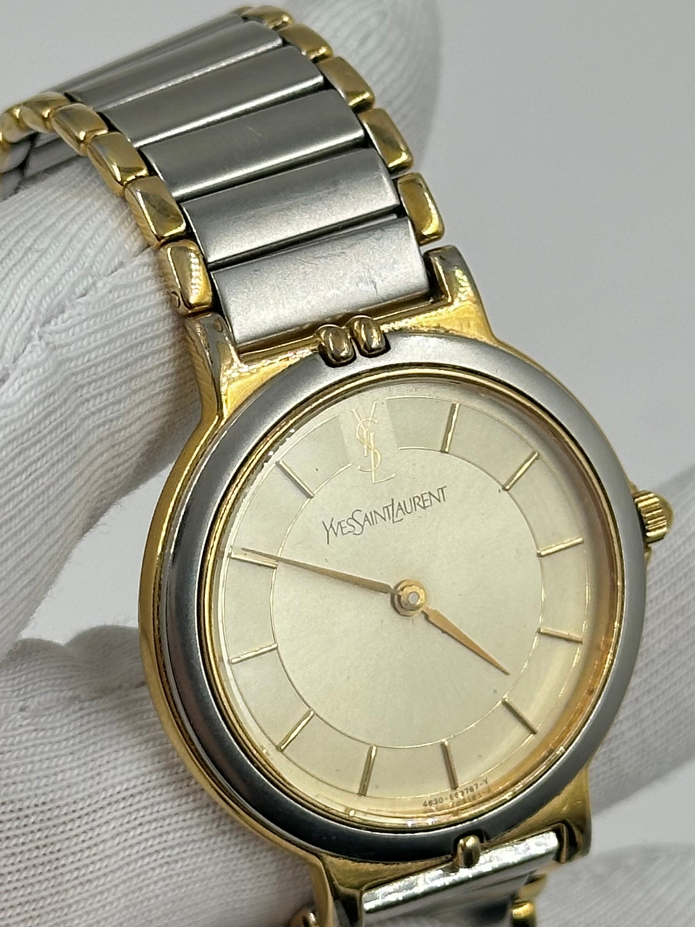 Часы Yves Saint Laurent