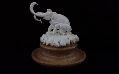 Мать и дитя, скульптура, резная кость, тюменский сувенир