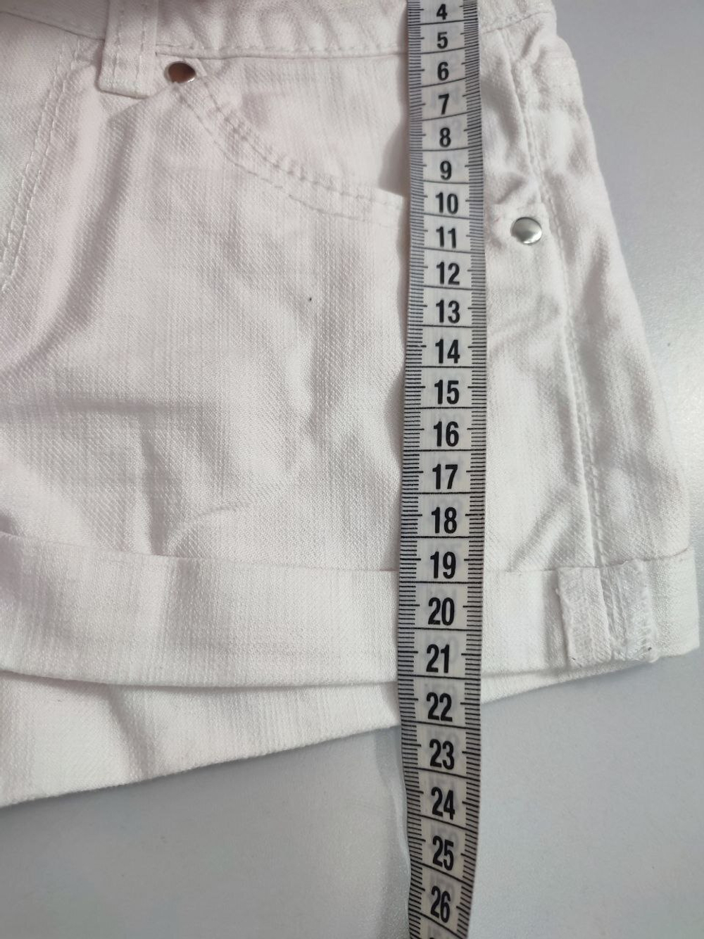 Шорты H&M белые на 8-9 лет