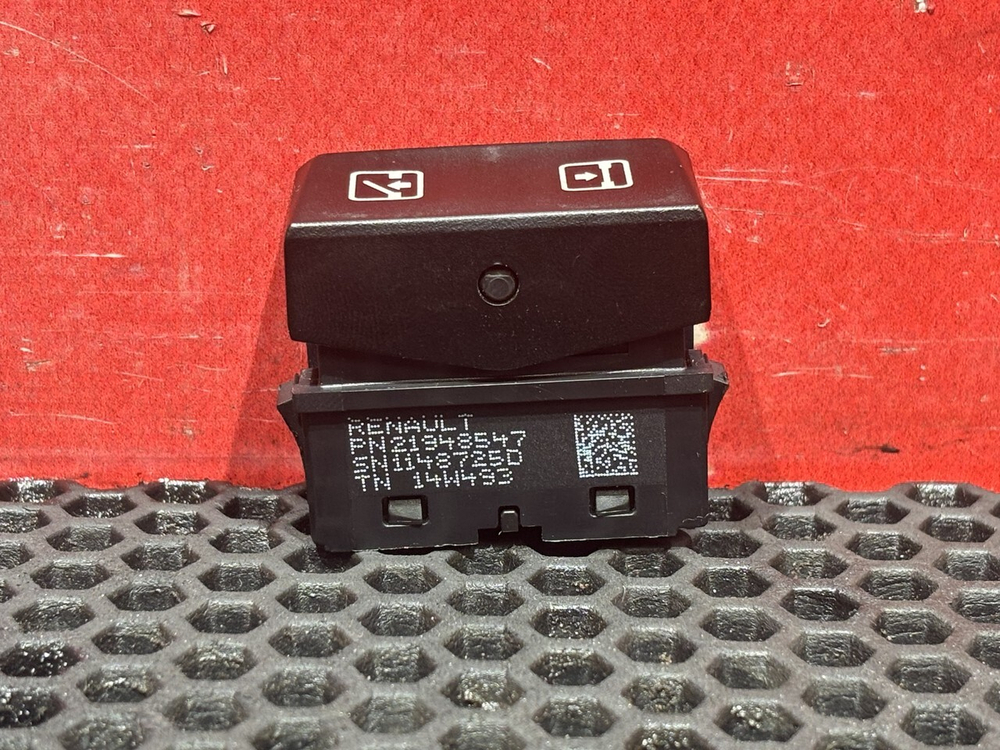 Кнопка люка