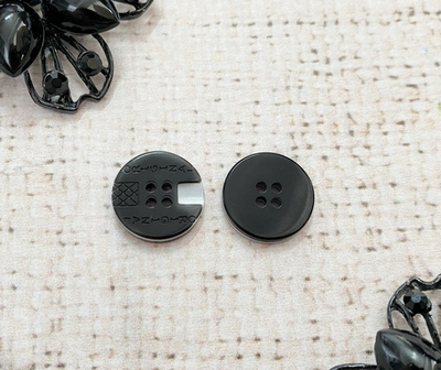 Пуговицы, d 1,5 см