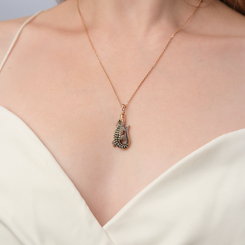 Подвеска «Крокодил» из красного золота с эмалью