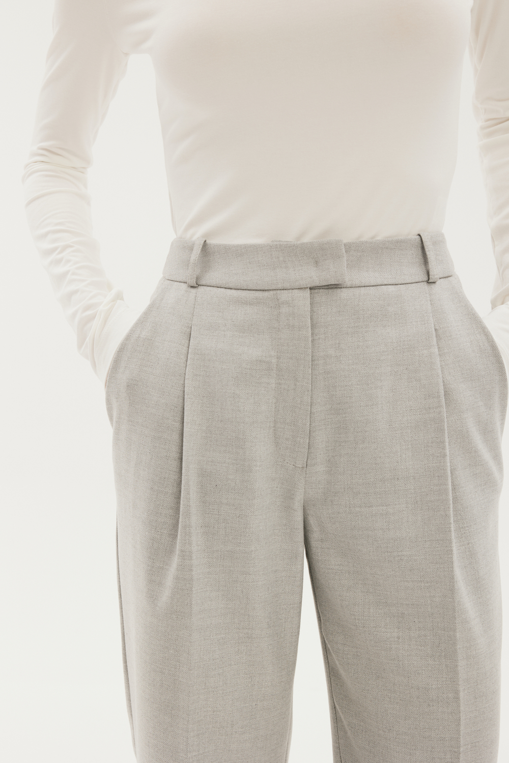 Брюки серые зауженные