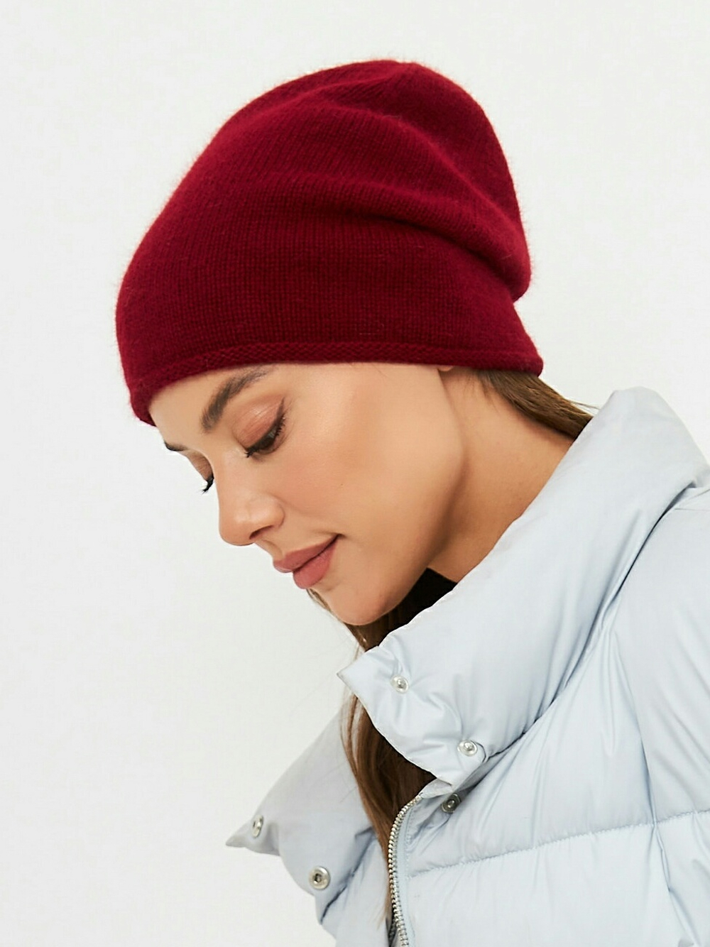 Шапка GLORY удлиненная одинарная с руликом с содержанием шерсти енота и ангоры