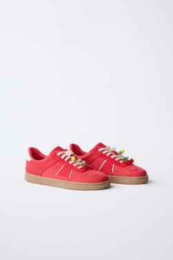 ZARA КРОССОВКИ С ФРУКТОВЫМИ ПОДВЕСКАМИ, КРАСНЫЙ