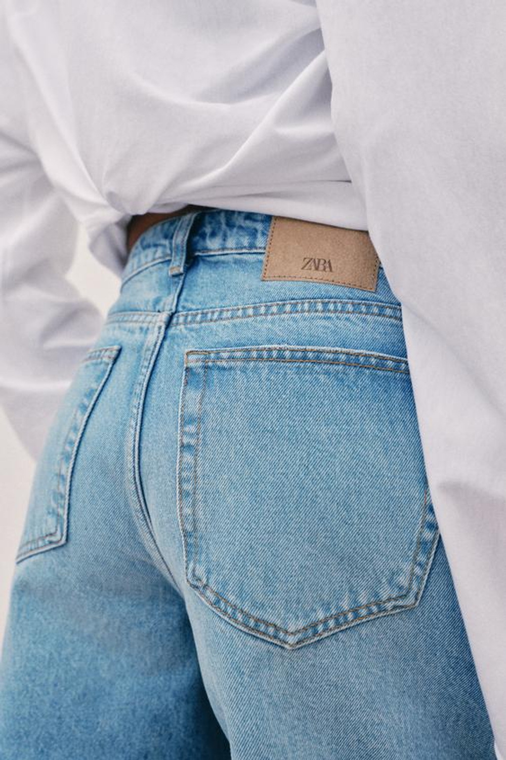 ZARA ДЖИНСОВЫЕ ШОРТЫ Z1975 С ПЕРЕКРЕСТНЫМ ПОЯСОМ, ВЫЦВЕТШИЙ СИНИЙ