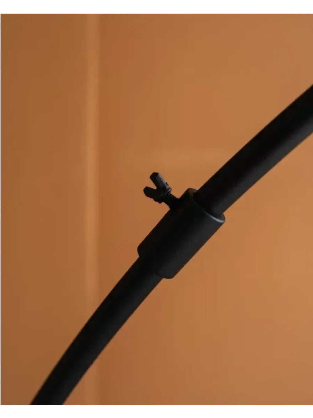 Торшер напольный с абажуром в гостиную современный