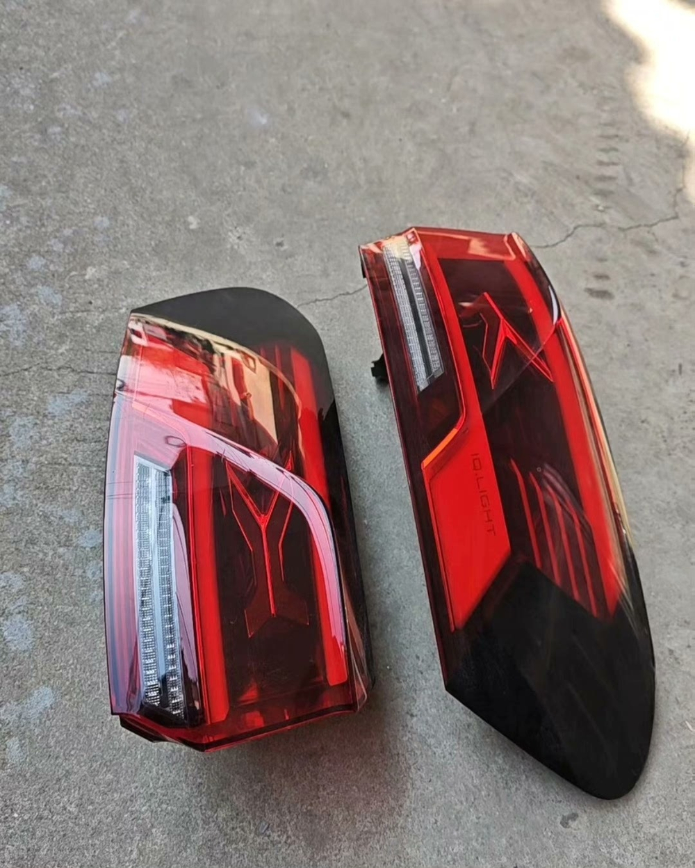 Задние левый и правый фонари Volkswagen Tayron X оригинал