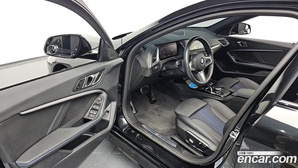 BMW 1 Series (F40) 120i M Sports (10.2023)
